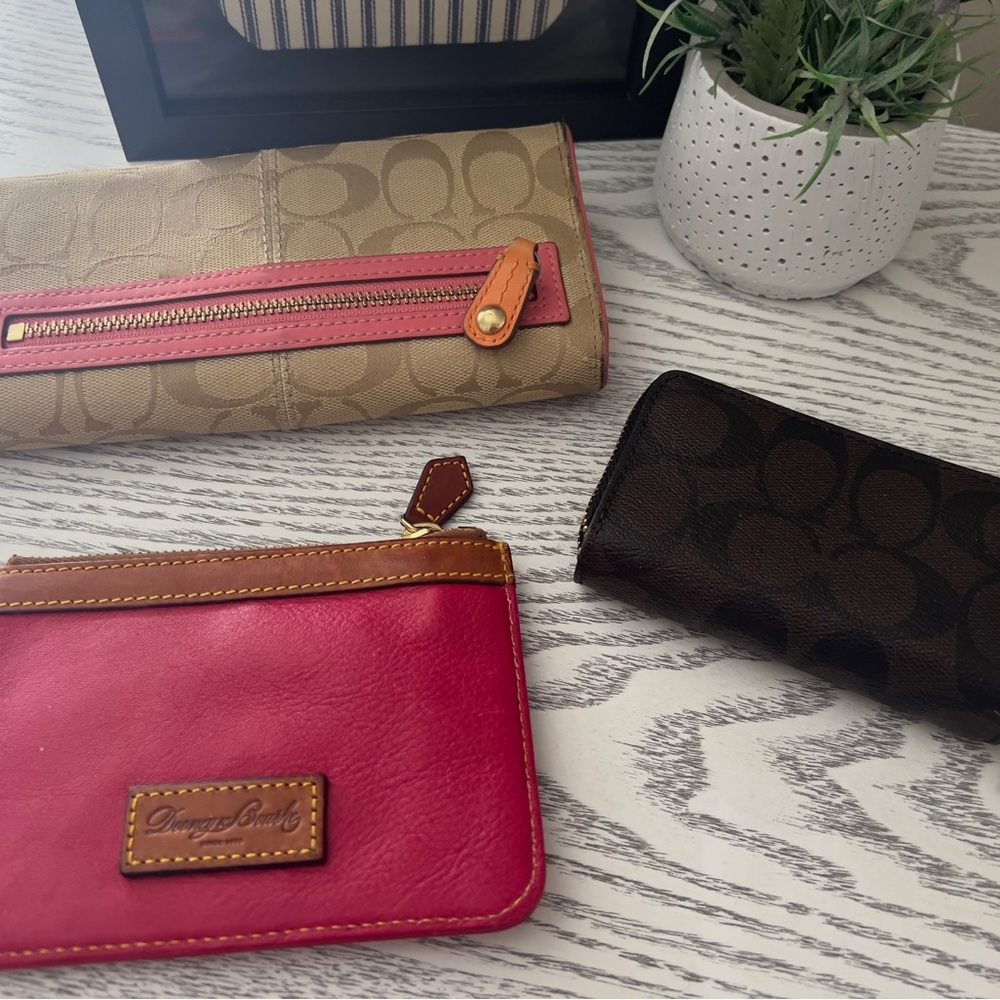 Bundle of 3 Women's Wallets dooney and Burke and coach PROJECT WALLETS - Picture 2 of 6